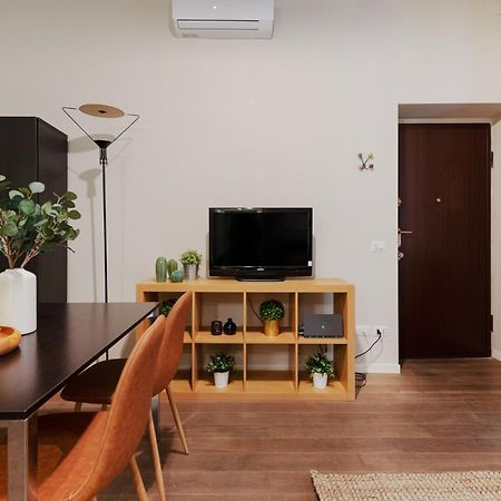 New & Cozy Apt In Porta Romana Milan Bagian luar foto